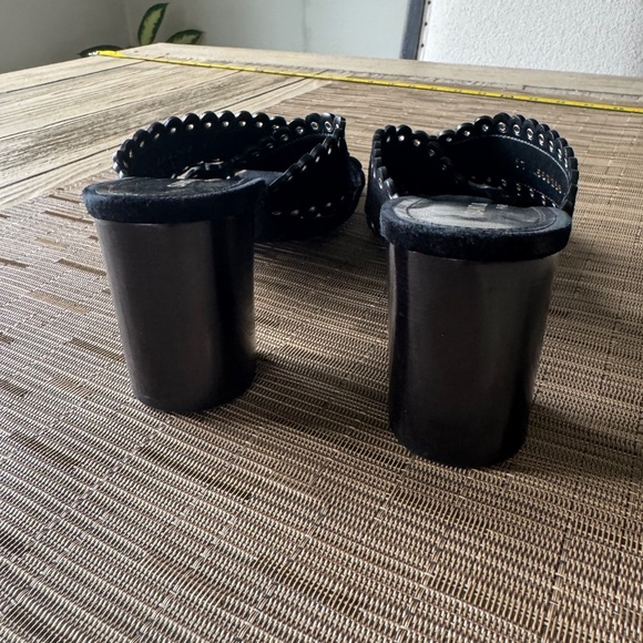 Saint Laurent Loulou suede grommet heel - Picture 3 of 7